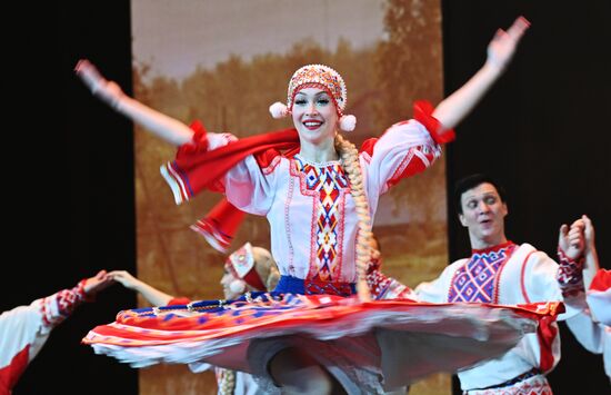 Гастроли Красноярского государственного академического ансамбля танца Сибири им. М. С. Годенко