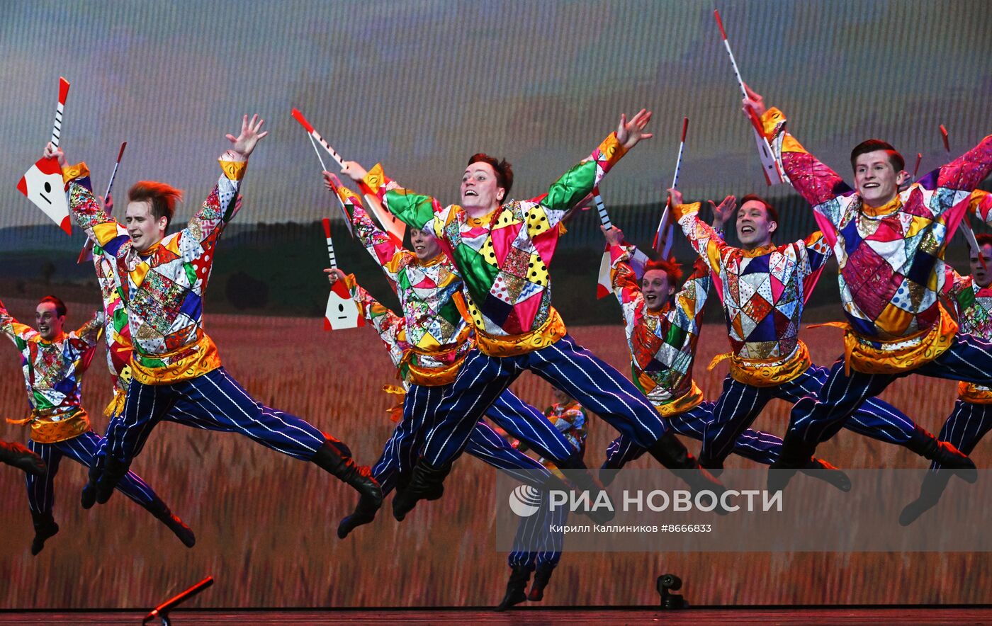 Гастроли Красноярского государственного академического ансамбля танца Сибири им. М. С. Годенко