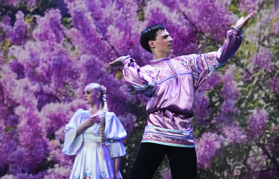 Гастроли Красноярского государственного академического ансамбля танца Сибири им. М. С. Годенко