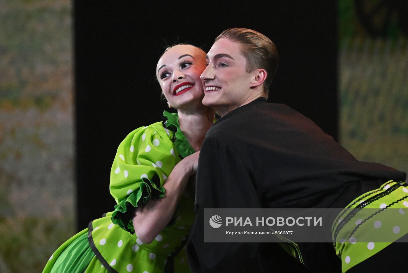 Гастроли Красноярского государственного академического ансамбля танца Сибири им. М. С. Годенко