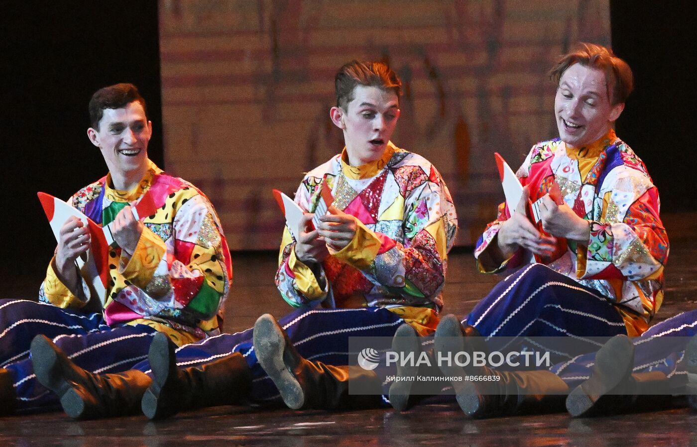 Гастроли Красноярского государственного академического ансамбля танца Сибири им. М. С. Годенко