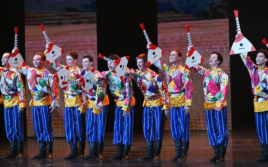 Гастроли Красноярского государственного академического ансамбля танца Сибири им. М. С. Годенко