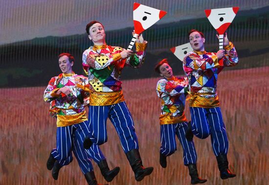 Гастроли Красноярского государственного академического ансамбля танца Сибири им. М. С. Годенко