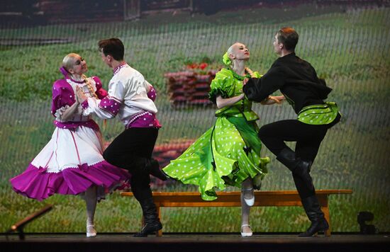 Гастроли Красноярского государственного академического ансамбля танца Сибири им. М. С. Годенко