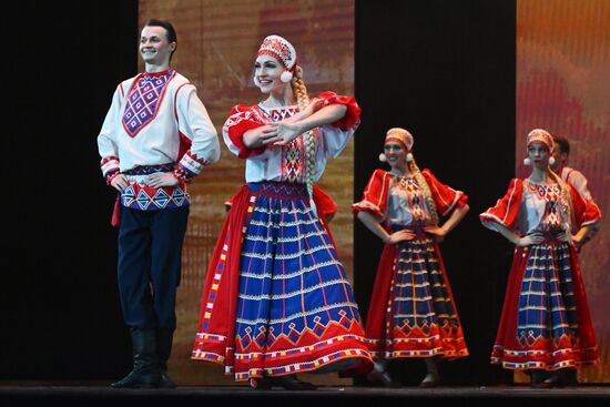 Гастроли Красноярского государственного академического ансамбля танца Сибири им. М. С. Годенко