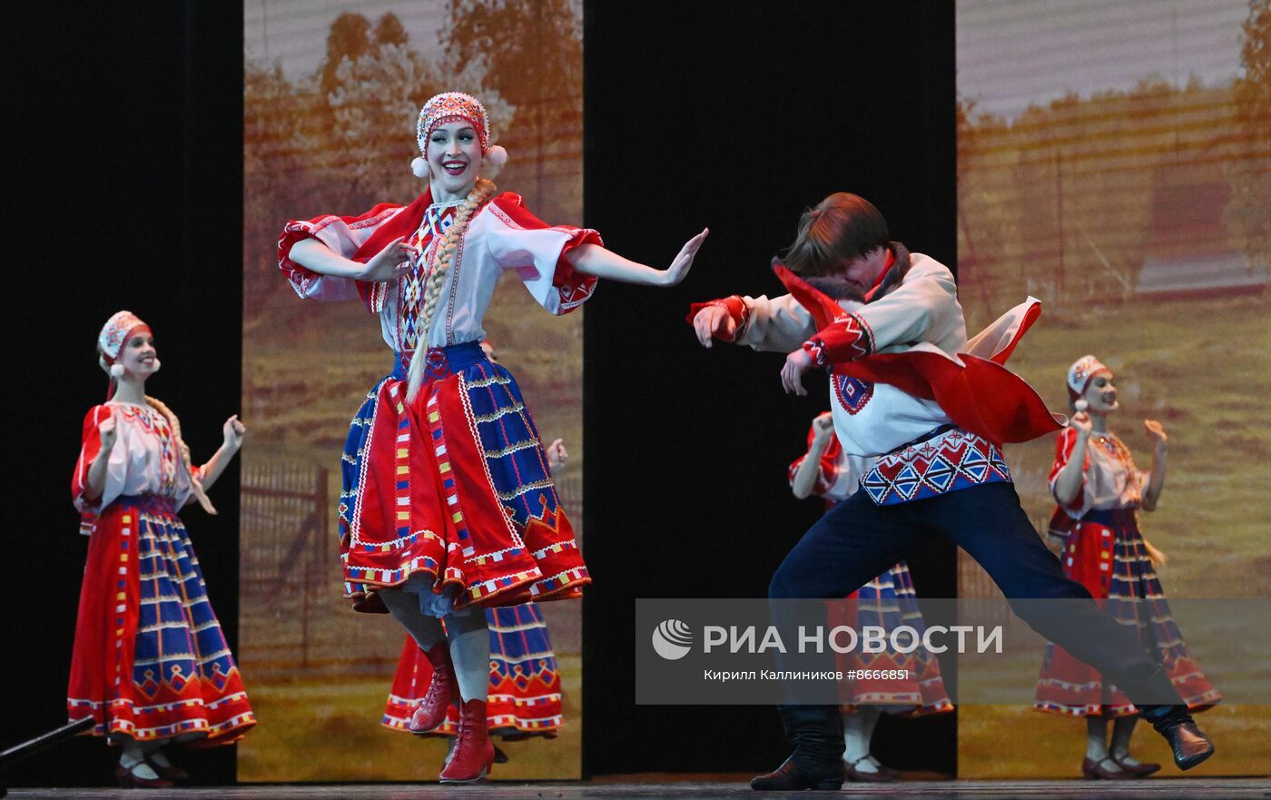 Гастроли Красноярского государственного академического ансамбля танца Сибири им. М. С. Годенко