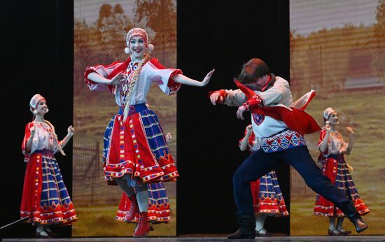 Гастроли Красноярского государственного академического ансамбля танца Сибири им. М. С. Годенко