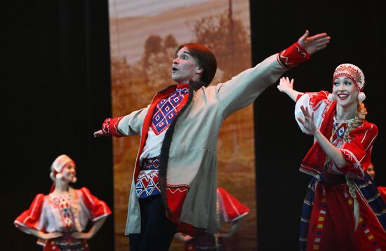 Гастроли Красноярского государственного академического ансамбля танца Сибири им. М. С. Годенко