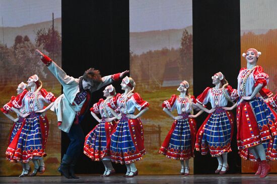 Гастроли Красноярского государственного академического ансамбля танца Сибири им. М. С. Годенко