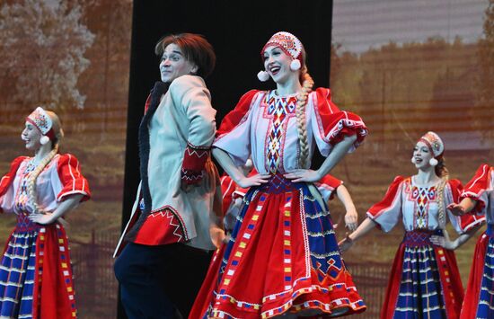 Гастроли Красноярского государственного академического ансамбля танца Сибири им. М. С. Годенко