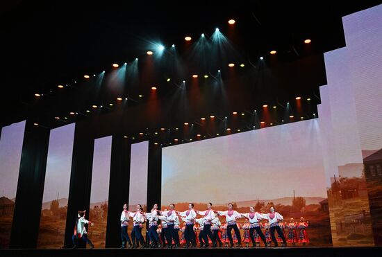 Гастроли Красноярского государственного академического ансамбля танца Сибири им. М. С. Годенко