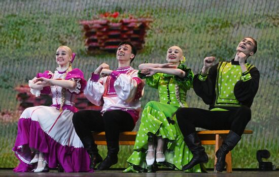 Гастроли Красноярского государственного академического ансамбля танца Сибири им. М. С. Годенко