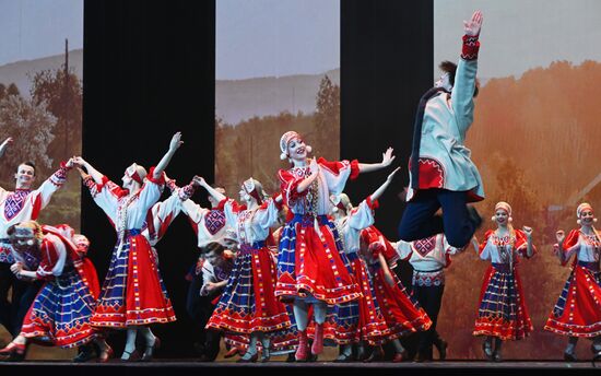 Гастроли Красноярского государственного академического ансамбля танца Сибири им. М. С. Годенко