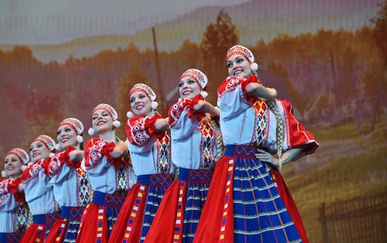 Гастроли Красноярского государственного академического ансамбля танца Сибири им. М. С. Годенко