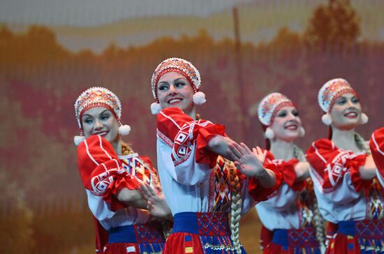 Гастроли Красноярского государственного академического ансамбля танца Сибири им. М. С. Годенко