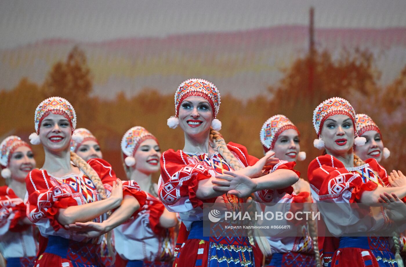 Гастроли Красноярского государственного академического ансамбля танца Сибири им. М. С. Годенко