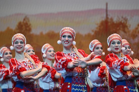 Гастроли Красноярского государственного академического ансамбля танца Сибири им. М. С. Годенко