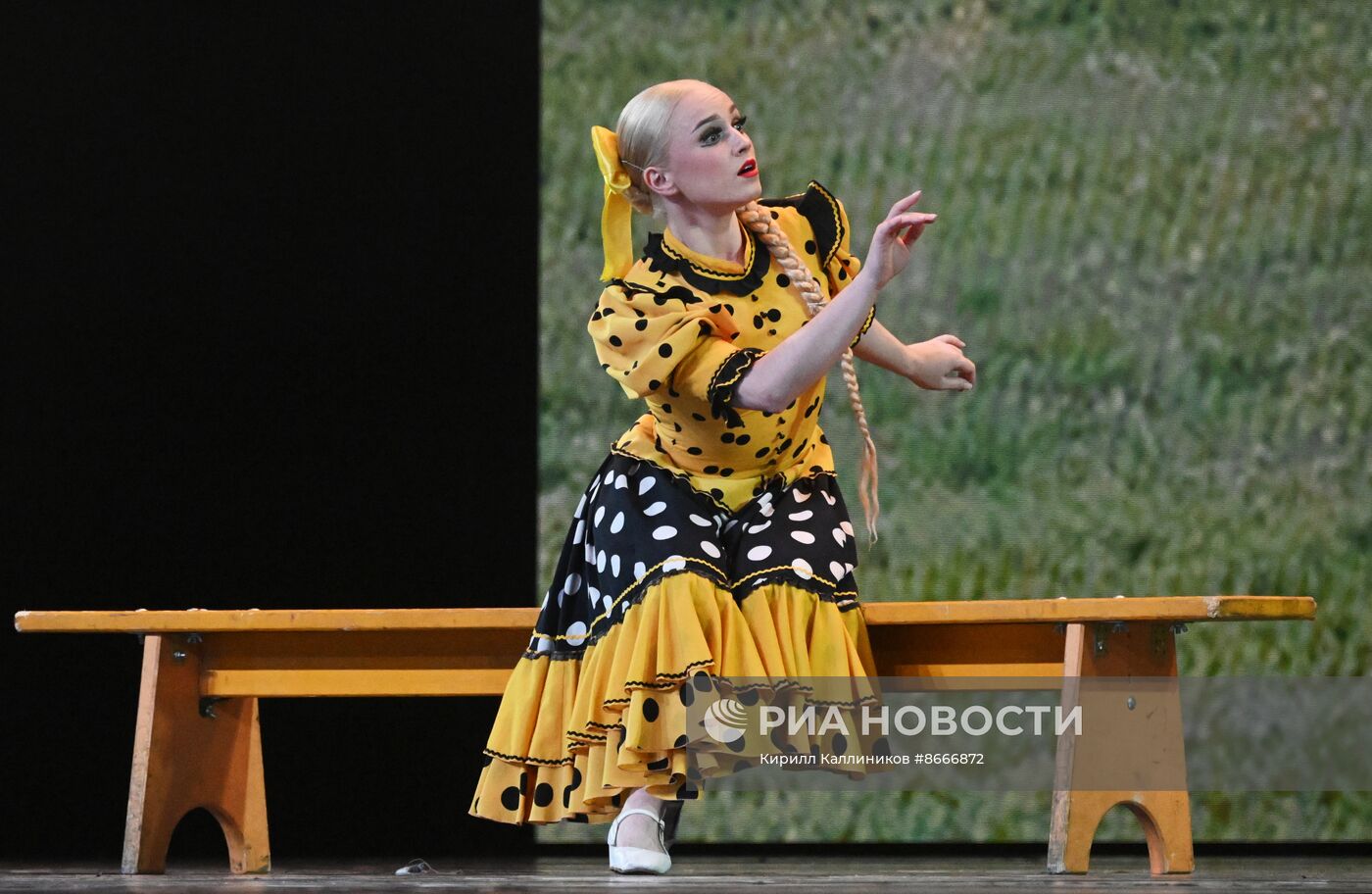 Гастроли Красноярского государственного академического ансамбля танца Сибири им. М. С. Годенко