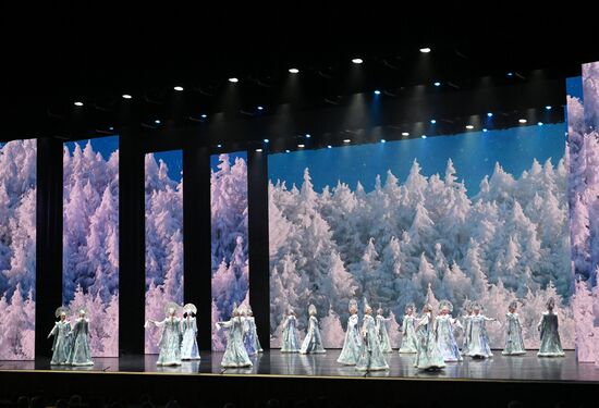 Гастроли Красноярского государственного академического ансамбля танца Сибири им. М. С. Годенко