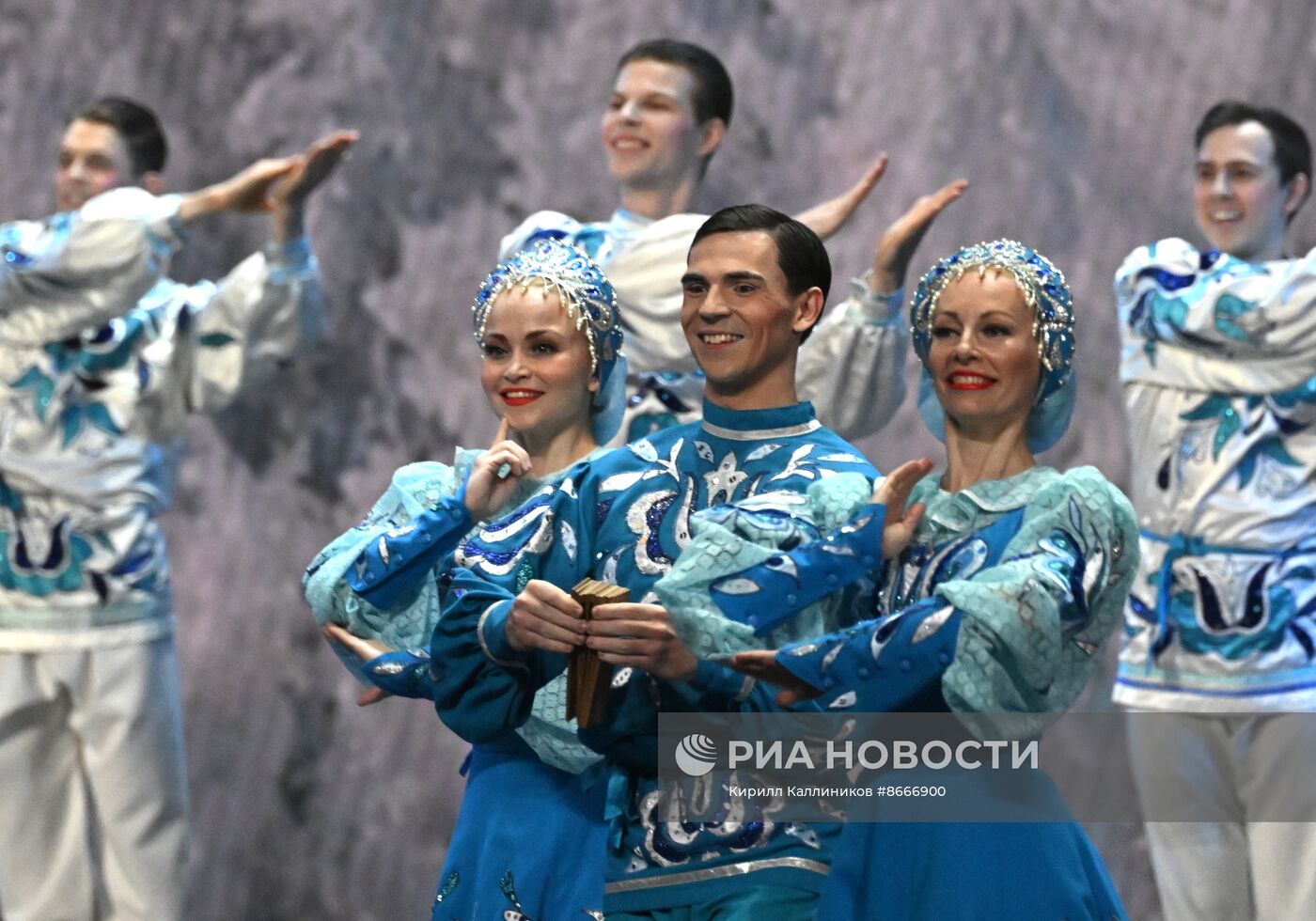 Гастроли Красноярского государственного академического ансамбля танца Сибири им. М. С. Годенко