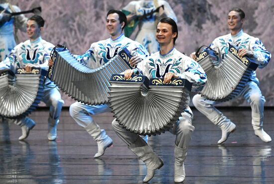 Гастроли Красноярского государственного академического ансамбля танца Сибири им. М. С. Годенко