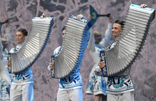 Гастроли Красноярского государственного академического ансамбля танца Сибири им. М. С. Годенко