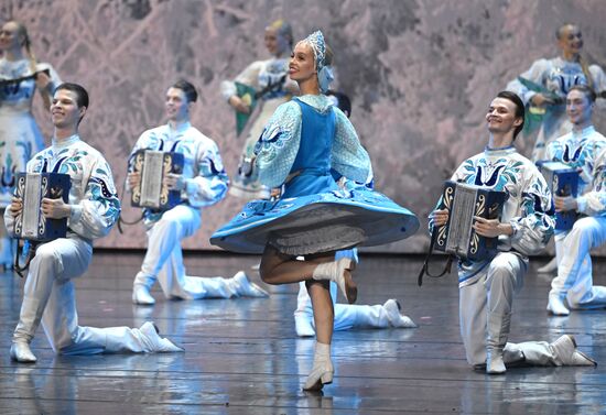 Гастроли Красноярского государственного академического ансамбля танца Сибири им. М. С. Годенко