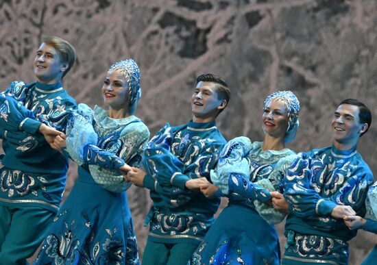 Гастроли Красноярского государственного академического ансамбля танца Сибири им. М. С. Годенко