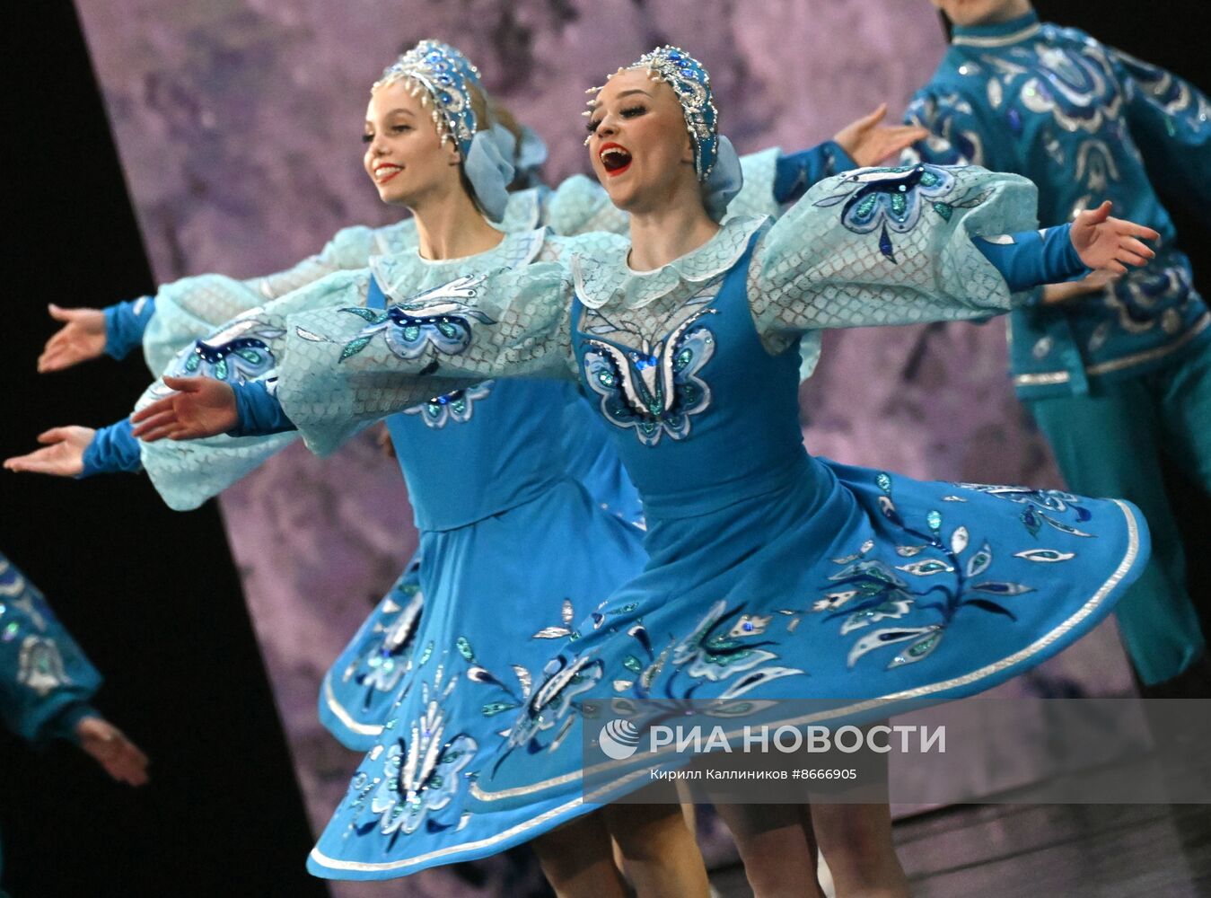 Гастроли Красноярского государственного академического ансамбля танца Сибири им. М. С. Годенко