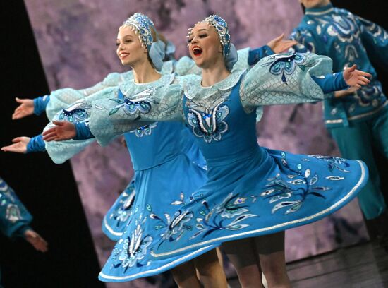 Гастроли Красноярского государственного академического ансамбля танца Сибири им. М. С. Годенко