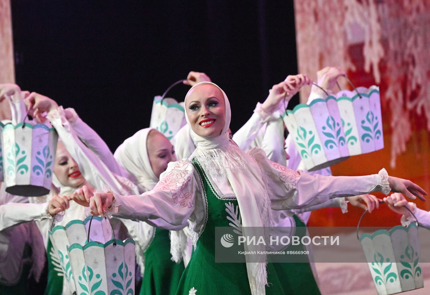 Гастроли Красноярского государственного академического ансамбля танца Сибири им. М. С. Годенко