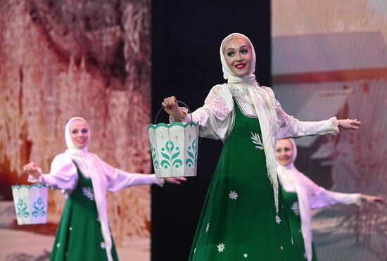 Гастроли Красноярского государственного академического ансамбля танца Сибири им. М. С. Годенко