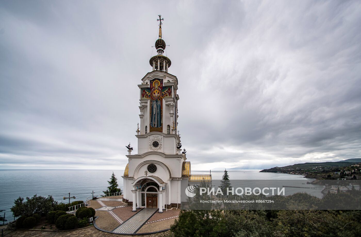 Храм-маяк Святителя Николая Чудотворца в Крыму