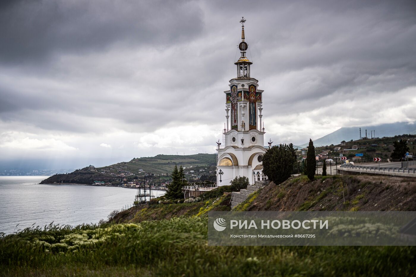 Храм-маяк Святителя Николая Чудотворца в Крыму