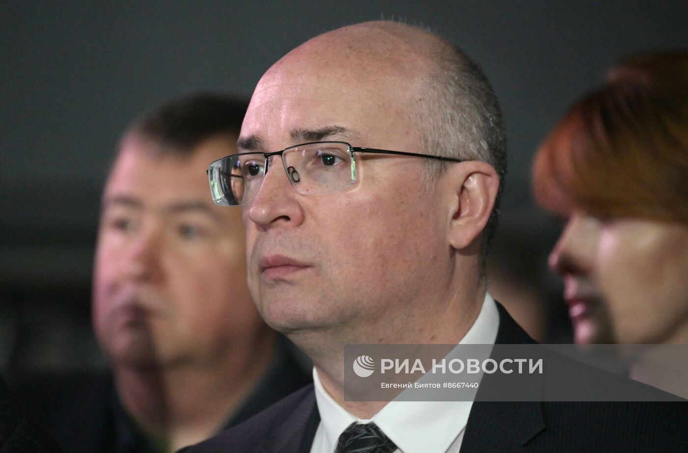 Прощание с погибшим в зоне СВО военкором "Известий" Семеном Ереминым