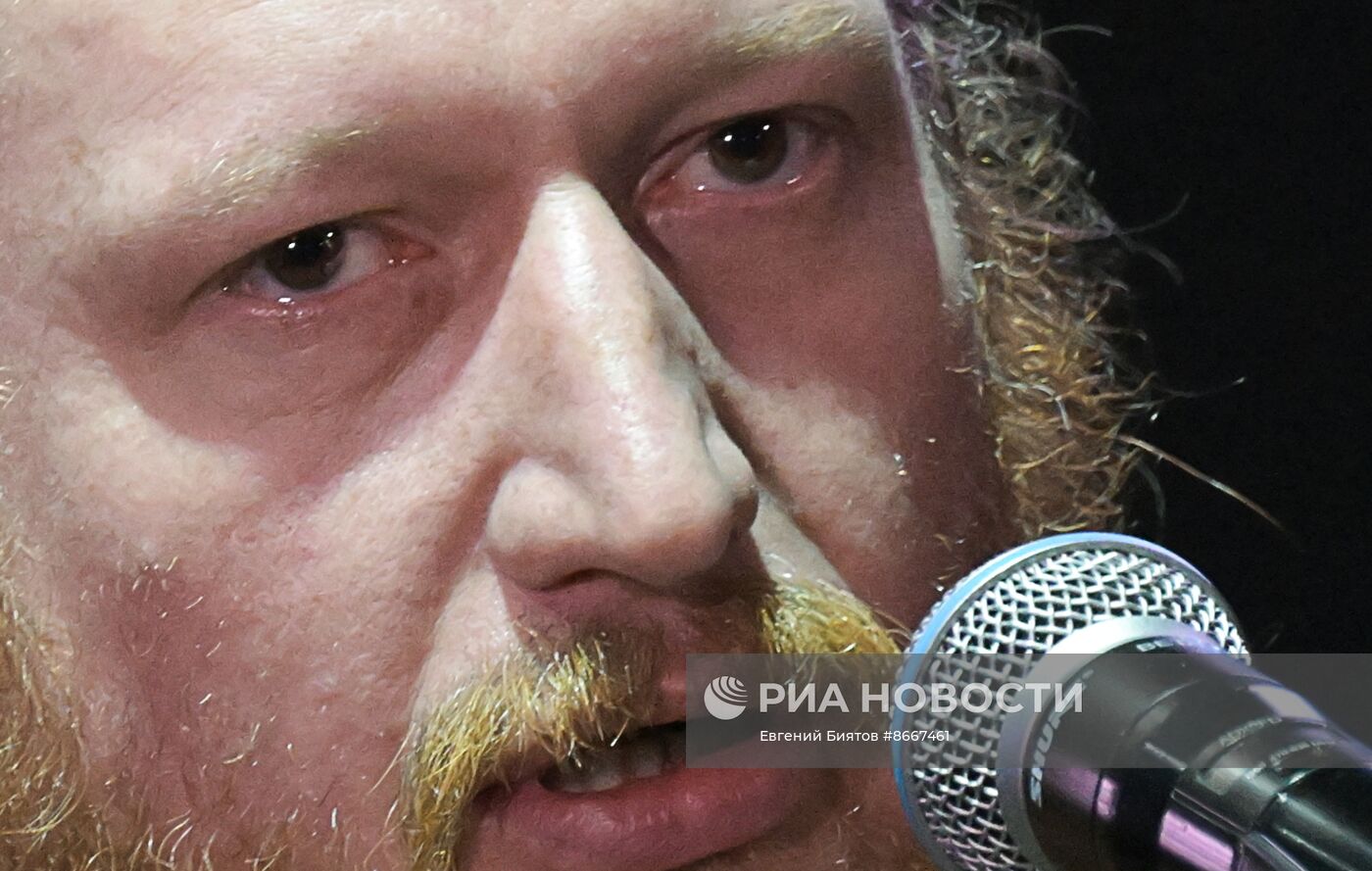 Прощание с погибшим в зоне СВО военкором "Известий" Семеном Ереминым