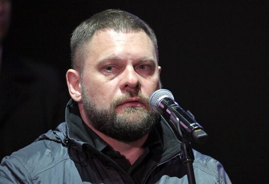 Прощание с погибшим в зоне СВО военкором "Известий" Семеном Ереминым