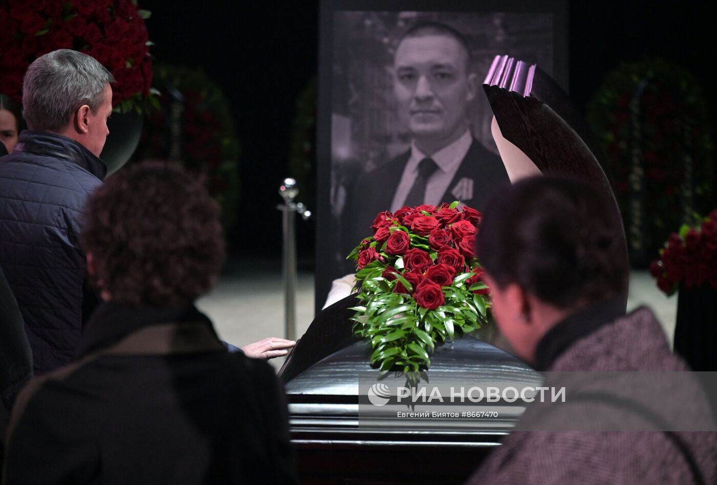 Прощание с погибшим в зоне СВО военкором "Известий" Семеном Ереминым