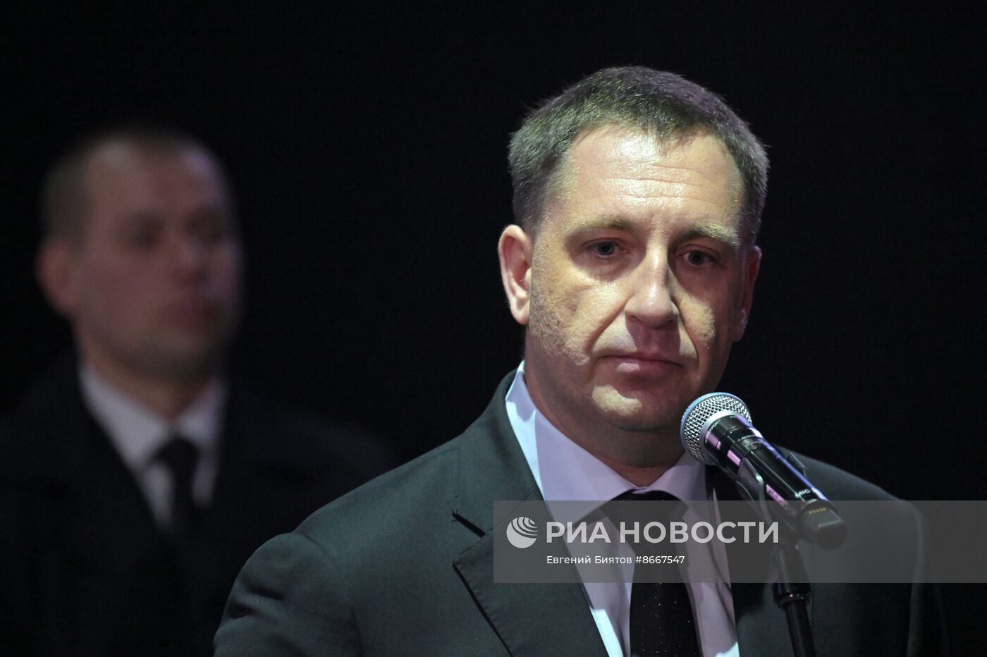 Прощание с погибшим в зоне СВО военкором "Известий" Семеном Ереминым