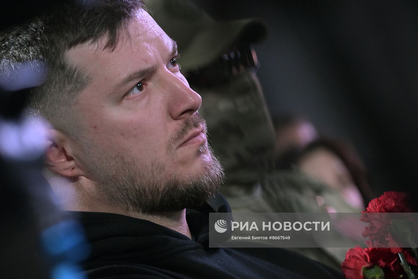 Прощание с погибшим в зоне СВО военкором "Известий" Семеном Ереминым