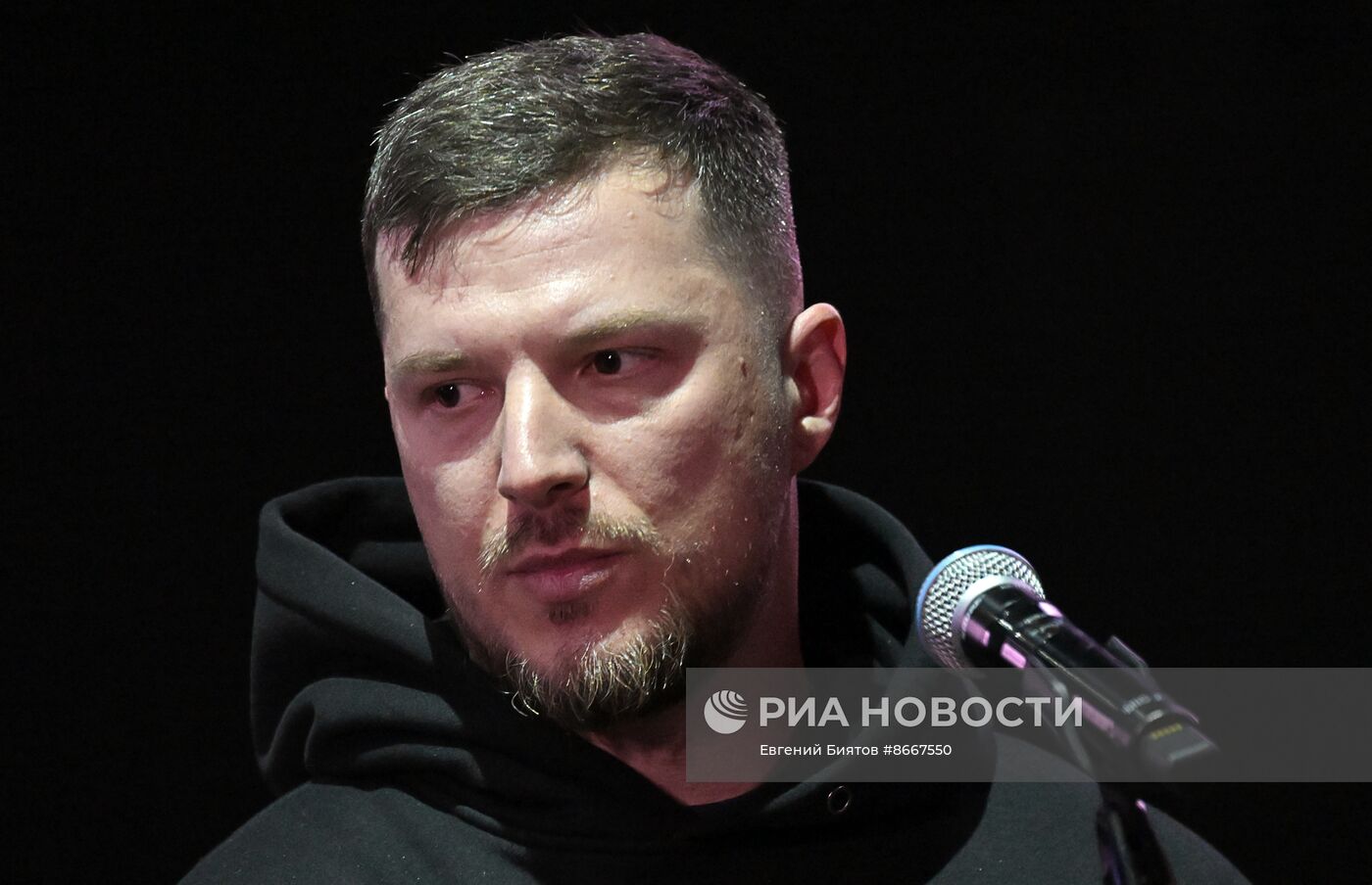 Прощание с погибшим в зоне СВО военкором "Известий" Семеном Ереминым