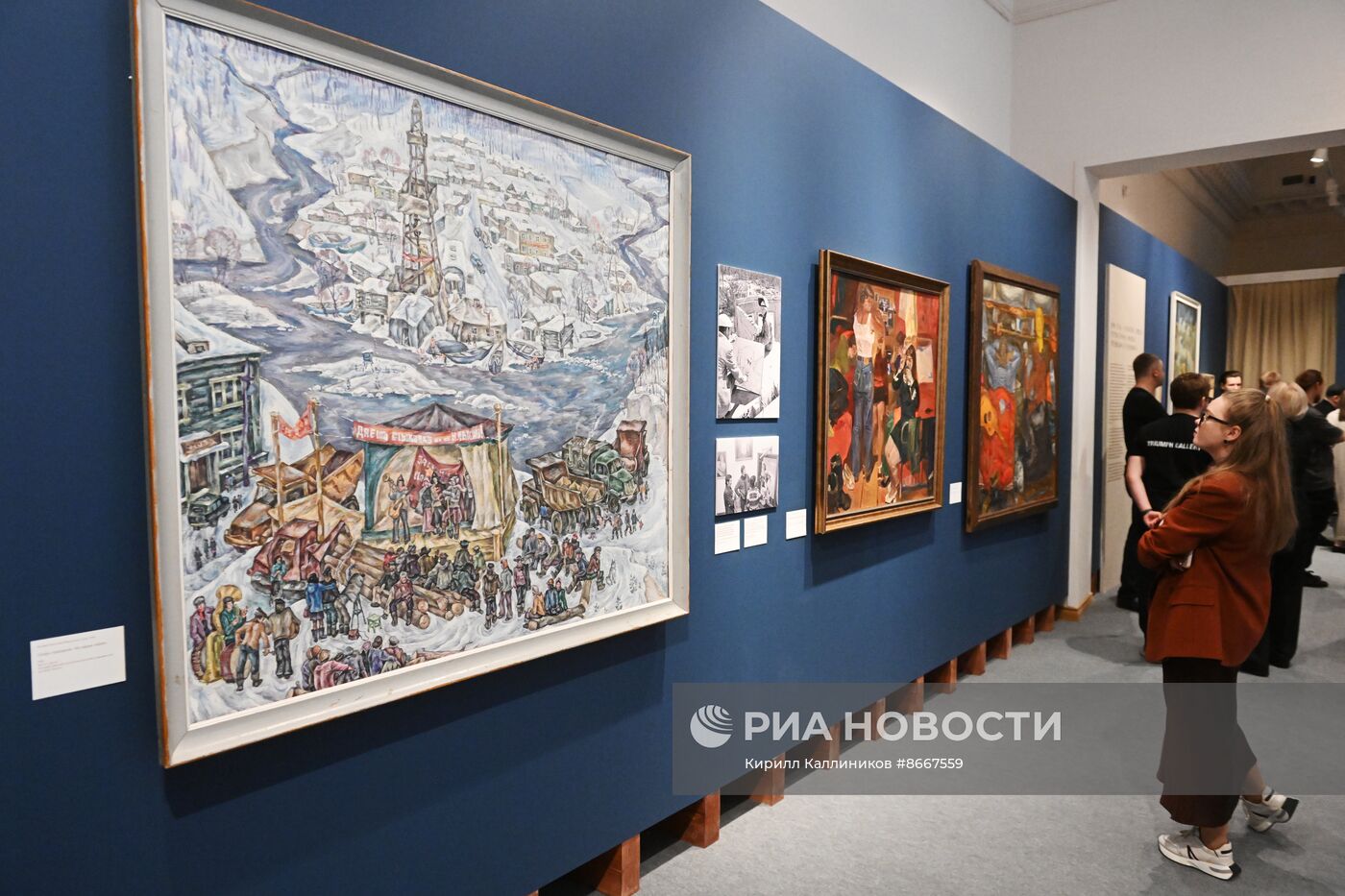 Выставка "Между прошлым и будущим. К 50-летию БАМа" в Музее современной истории России