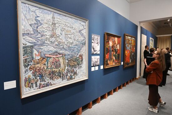 Выставка "Между прошлым и будущим. К 50-летию БАМа" в Музее современной истории России 