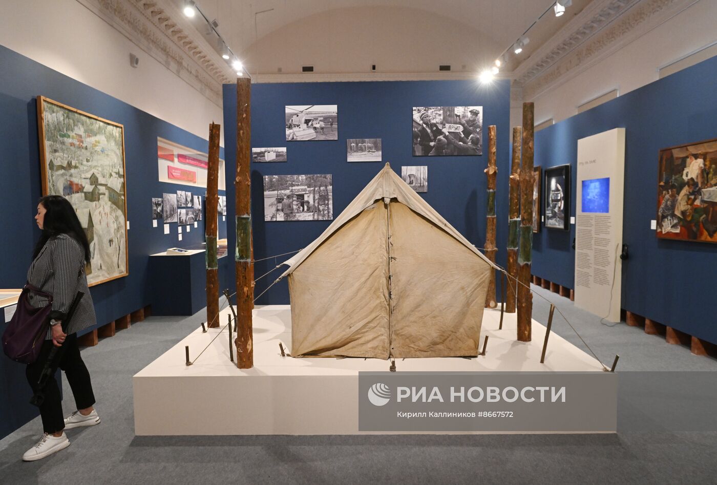 Выставка "Между прошлым и будущим. К 50-летию БАМа" в Музее современной истории России 