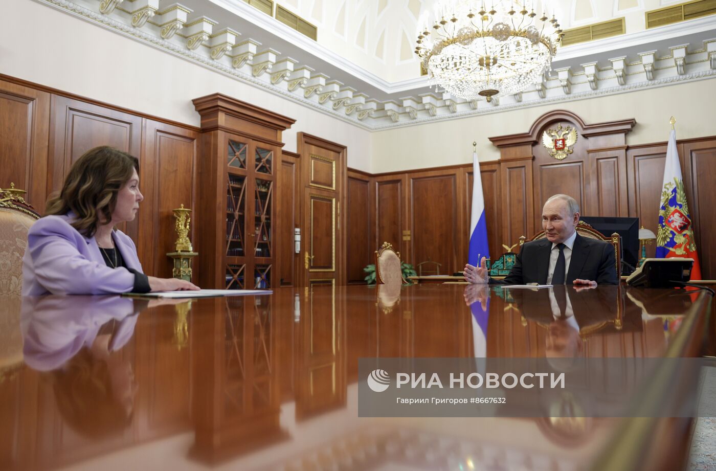 Президент Владимир Путин провел рабочую встречу с председателем Верховного суда Ириной Подносовой