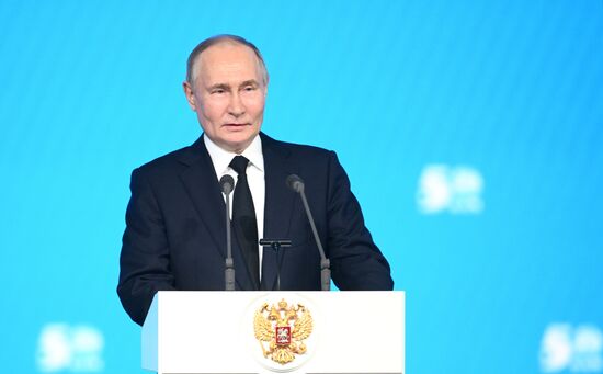 Президент Владимир Путин принял участие в торжественном мероприятии по случаю празднования 50-летия с начала строительства БАМа