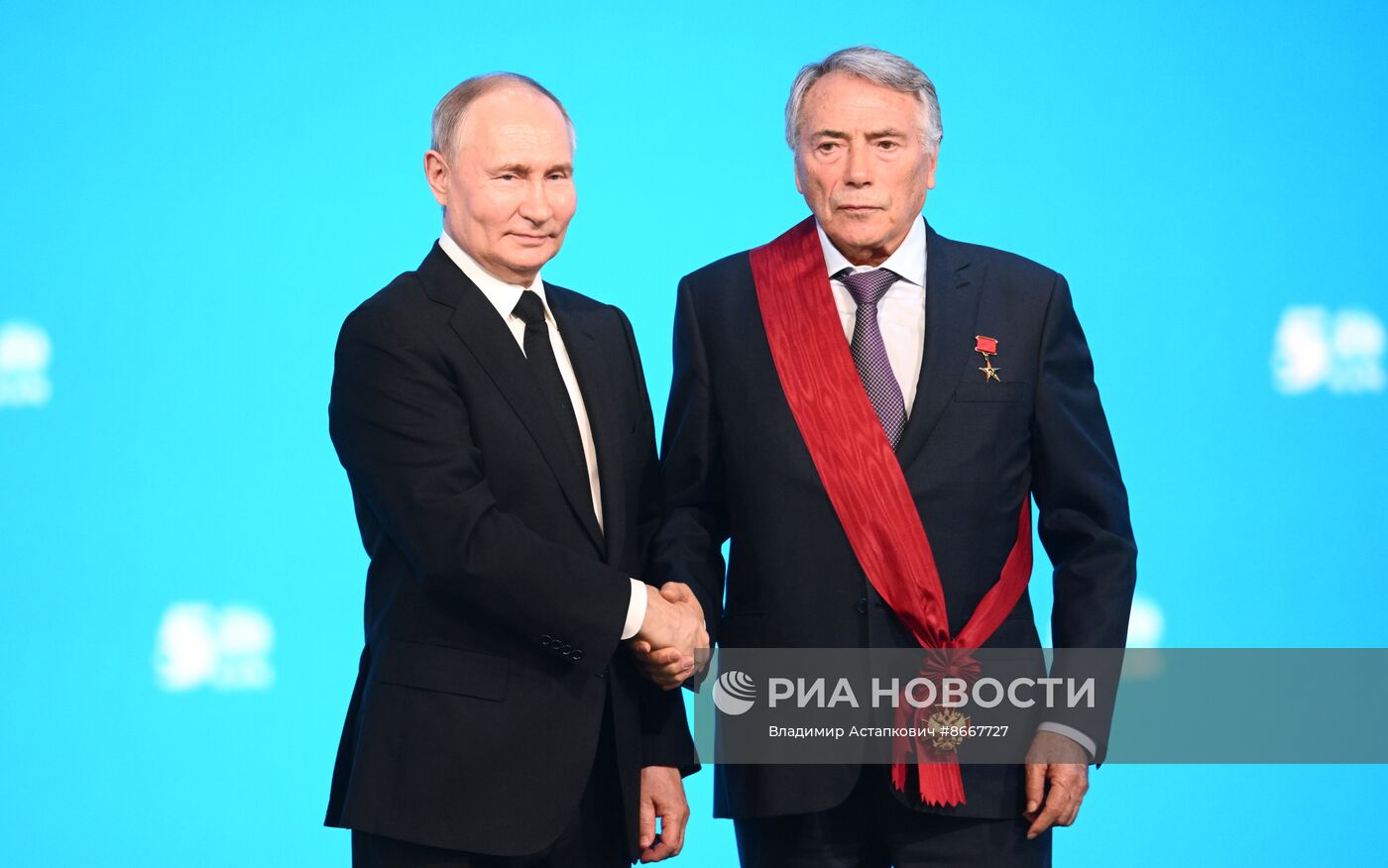 Президент Владимир Путин принял участие в торжественном мероприятии по случаю празднования 50-летия с начала строительства БАМа