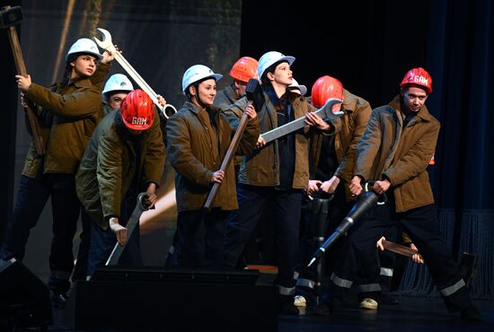 Президент Владимир Путин принял участие в торжественном мероприятии по случаю празднования 50-летия с начала строительства БАМа