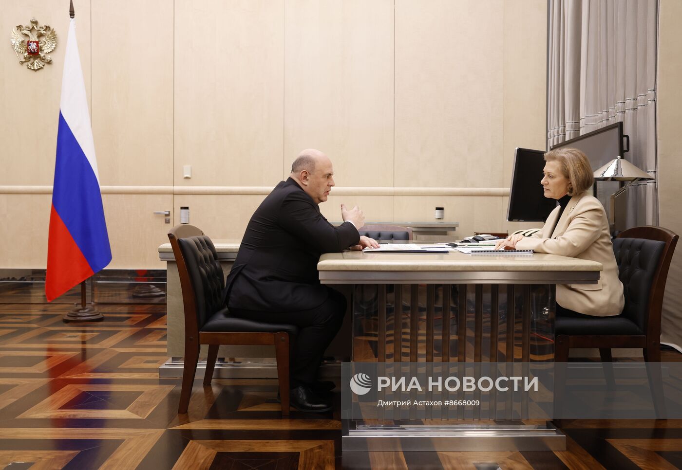 Премьер-министр Михаил Мишустин провел встречу с руководителем Роспотребнадзора