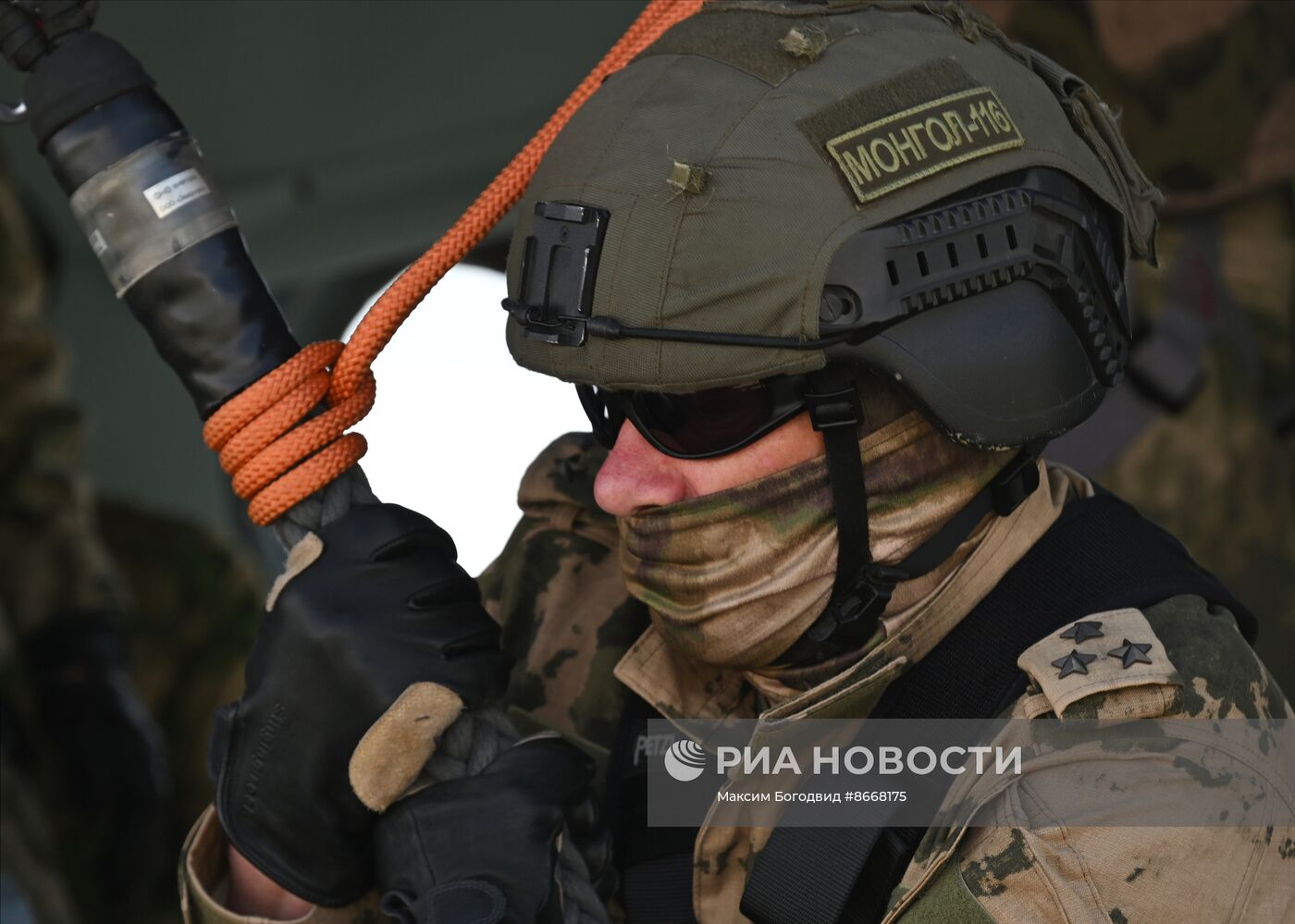 Занятия спецназа Росгвардии по беспарашютному десантированию с вертолета